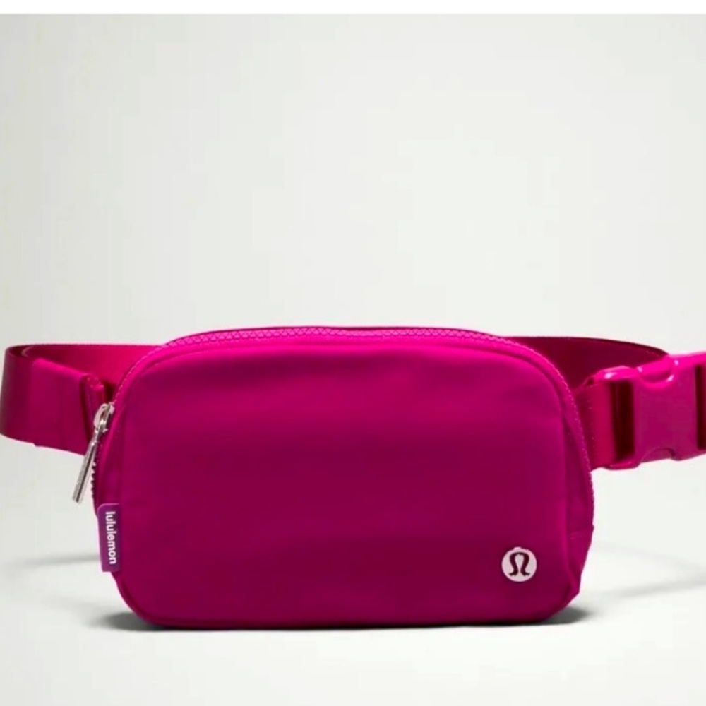 RARE LULULEMON EVERYWHERE BELT BAG RARE SOLD OUT COLOR WILD BERRY